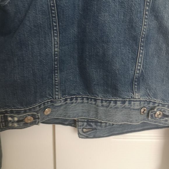 🌸🌸 Levi Vintage Ladies Distressed  Denim Jeans Jacket  Washed Blue Large 🌸🌸 - Picture 9 of 15